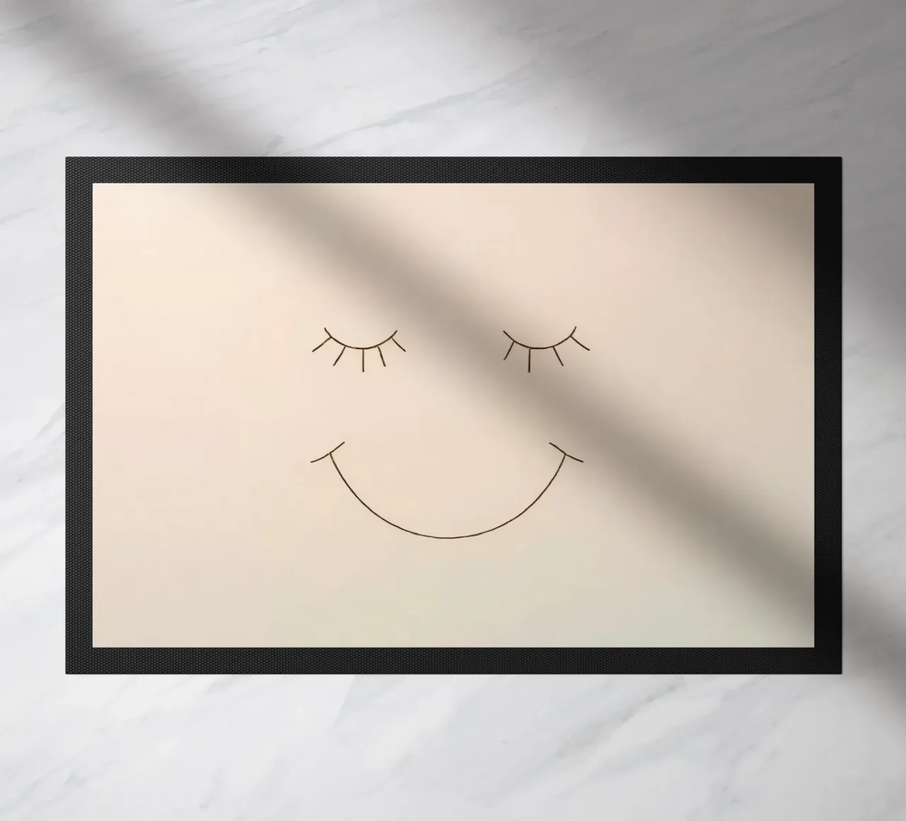 Semplice disegno di un volto con occhi chiusi e sorriso zerbino da DesignDoodle