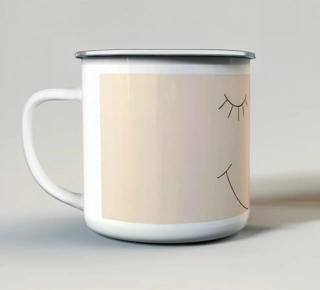 Semplice disegno di un volto con occhi chiusi e sorriso tazza in smalto da DesignDoodle