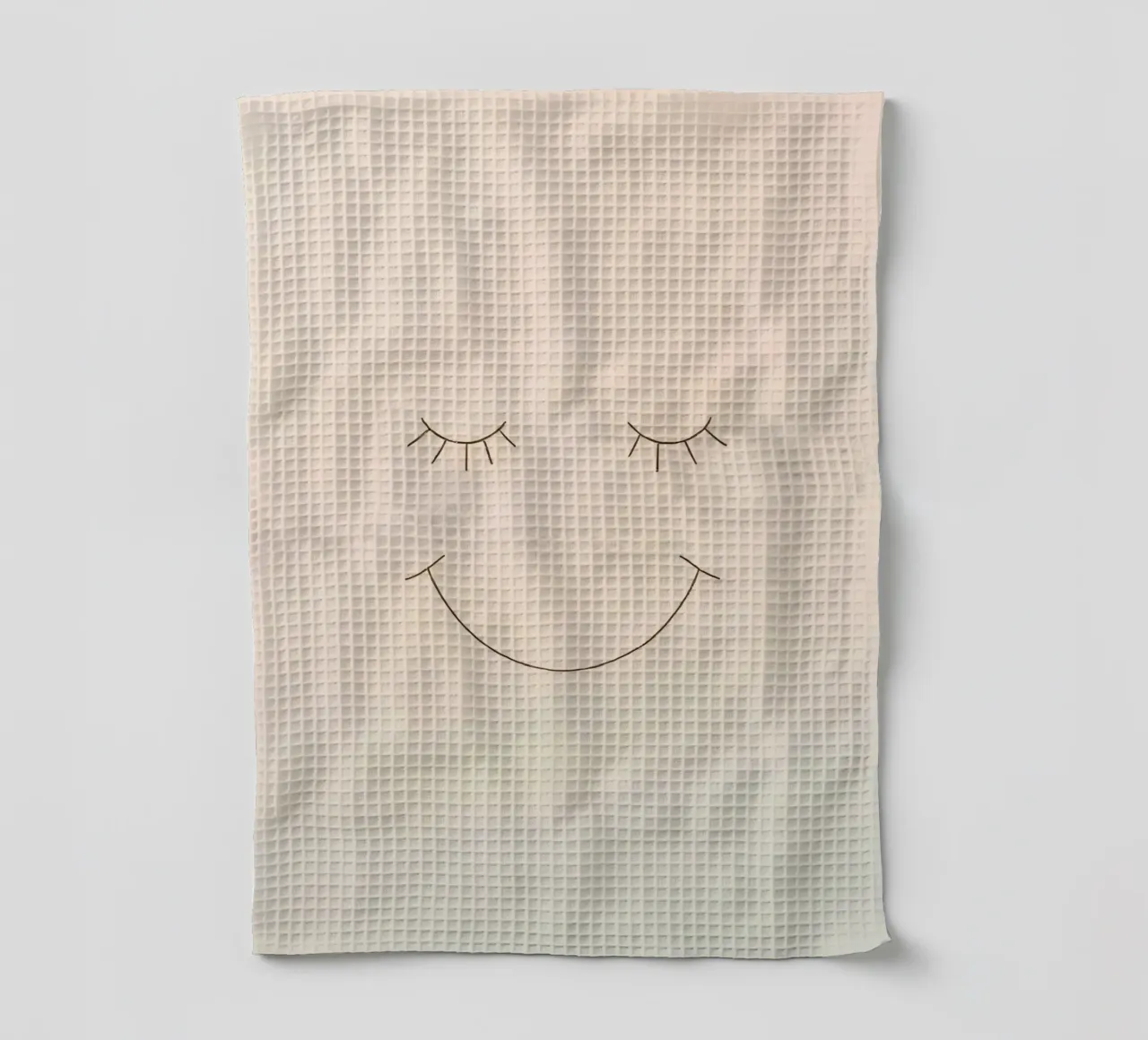 Dessin simple d'un visage avec les yeux fermés et un sourire torchon de DesignDoodle