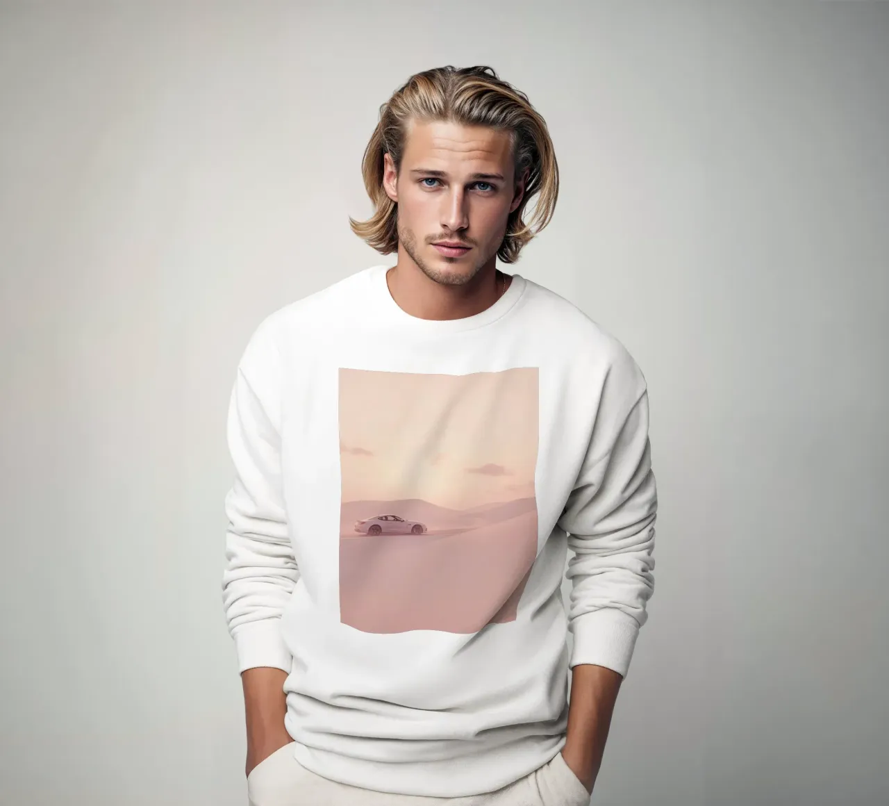 Un deportivo blanco recorre las dunas al atardecer sudadera de DesignDoodle