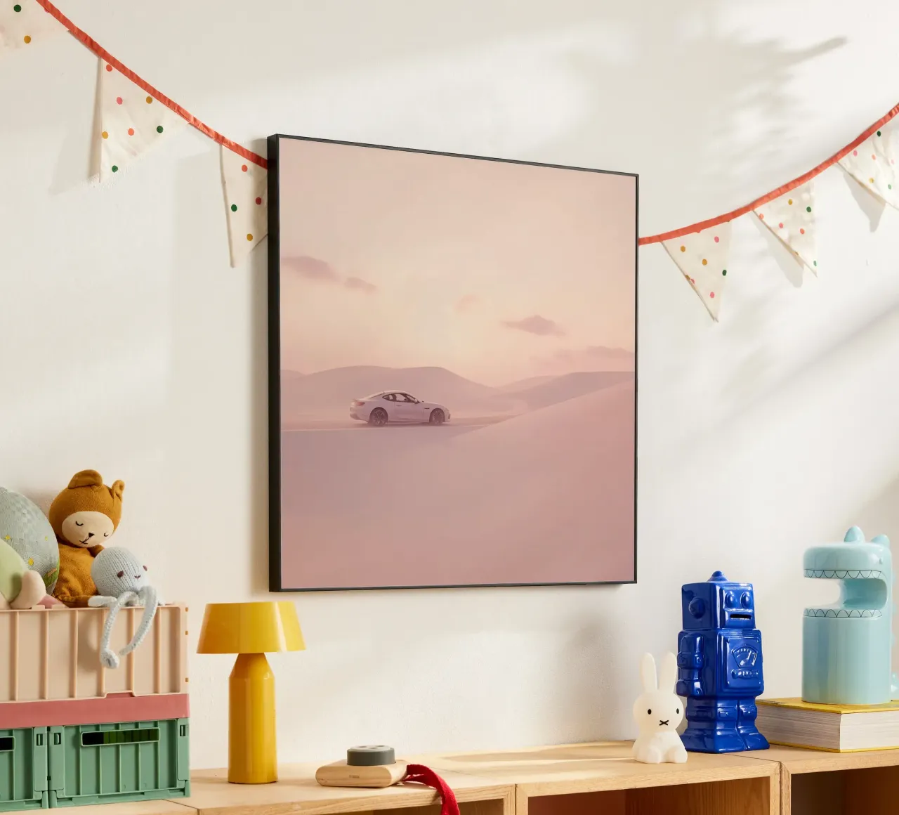 Un deportivo blanco recorre las dunas al atardecer aluminio dibond de DesignDoodle