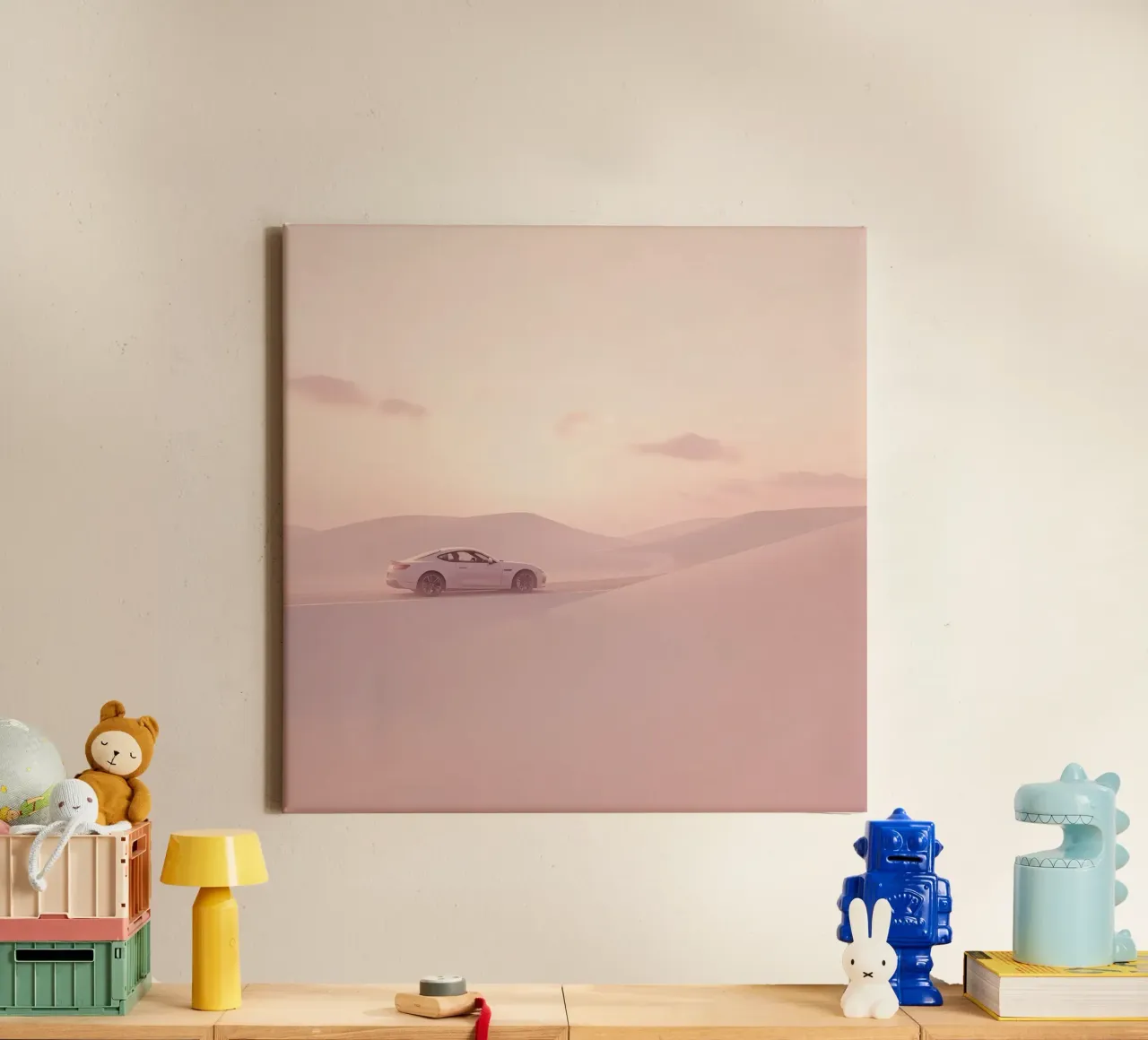 Un deportivo blanco recorre las dunas al atardecer lienzo con Marco flotante de DesignDoodle