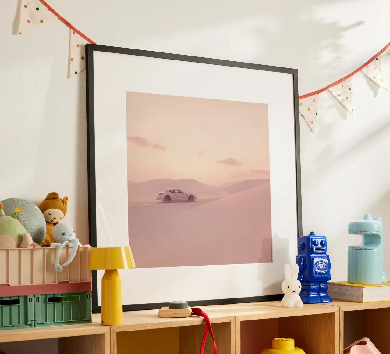 Un deportivo blanco recorre las dunas al atardecer hahnemühle de DesignDoodle