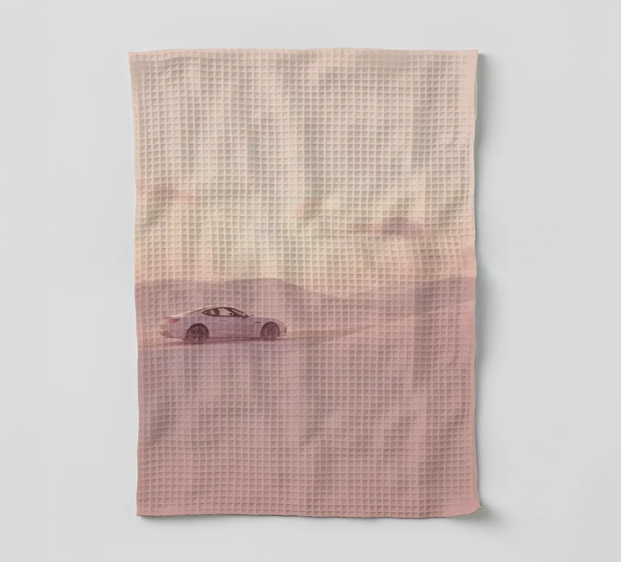 Un deportivo blanco recorre las dunas al atardecer paño de cocina de DesignDoodle