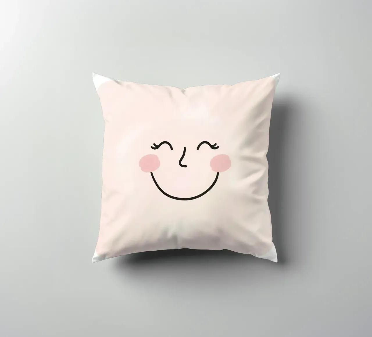Disegno di una faccia felice su sfondo rosa chiaro cuscino da DesignDoodle