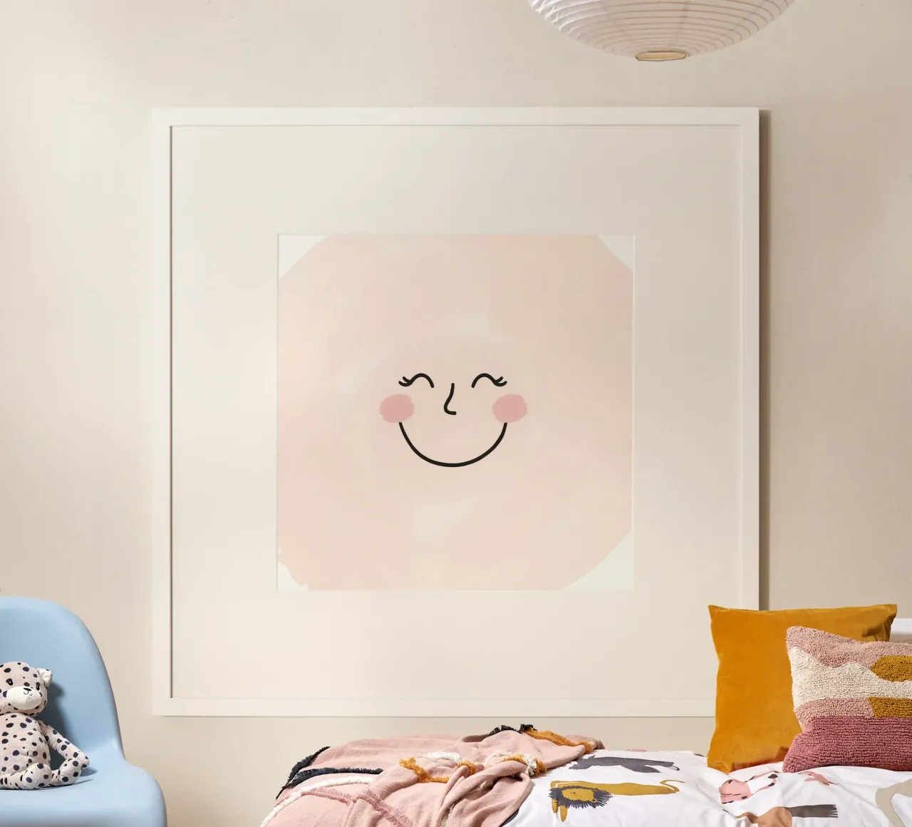 Disegno di una faccia felice su sfondo rosa chiaro carta hahnemühle da DesignDoodle