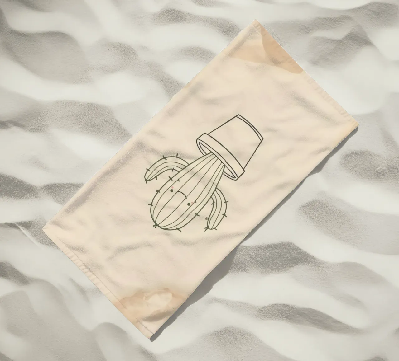 Illustration du contour d'un cactus heureux dans un pot avec des fleurs beiges serviette de plage de DesignDoodle