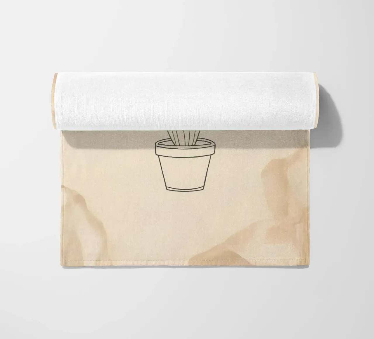 Illustration du contour d'un cactus heureux dans un pot avec des fleurs beiges serviette de plage de DesignDoodle