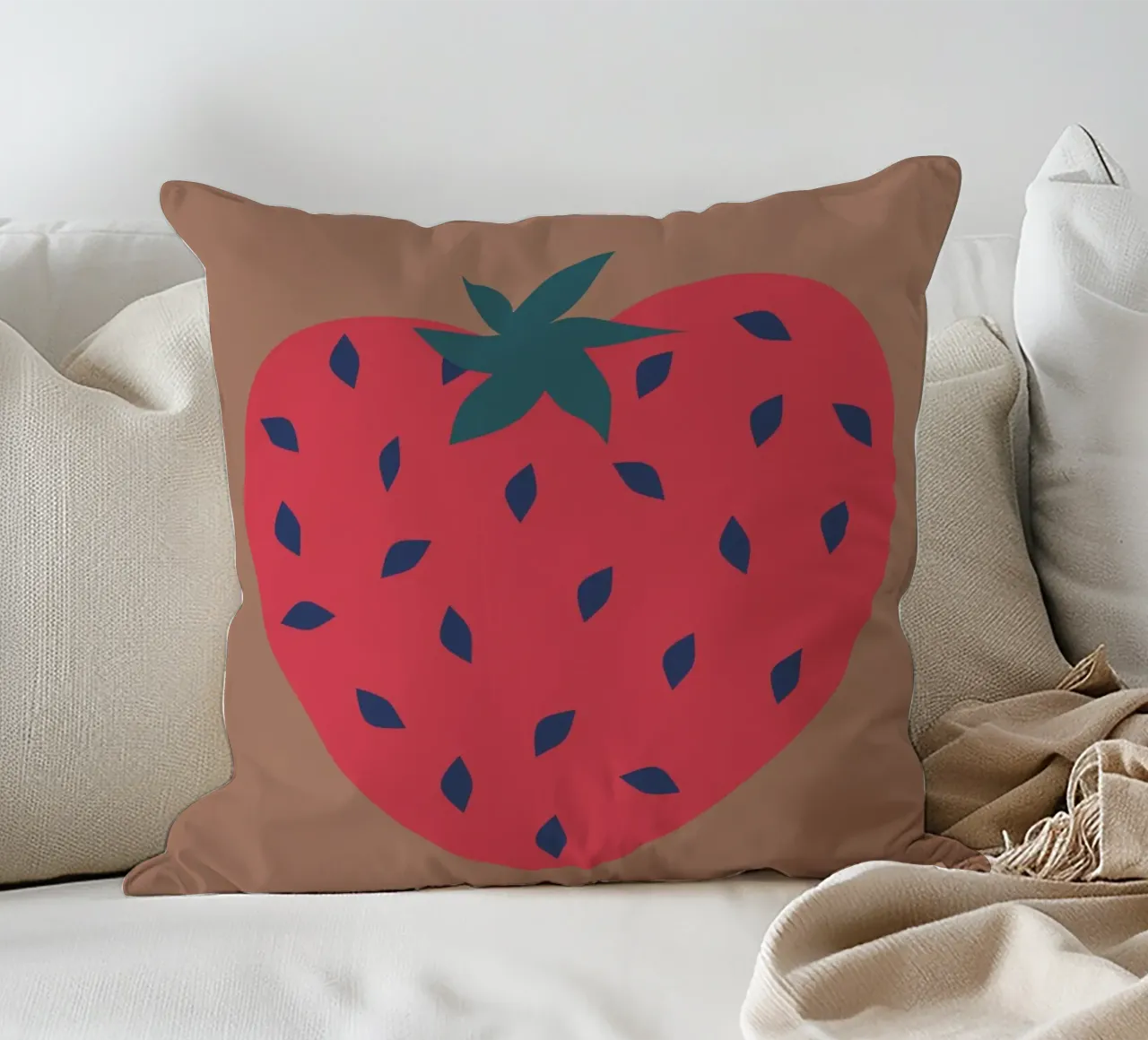 strawberryheart. cuscino da FRICKE DESIGN