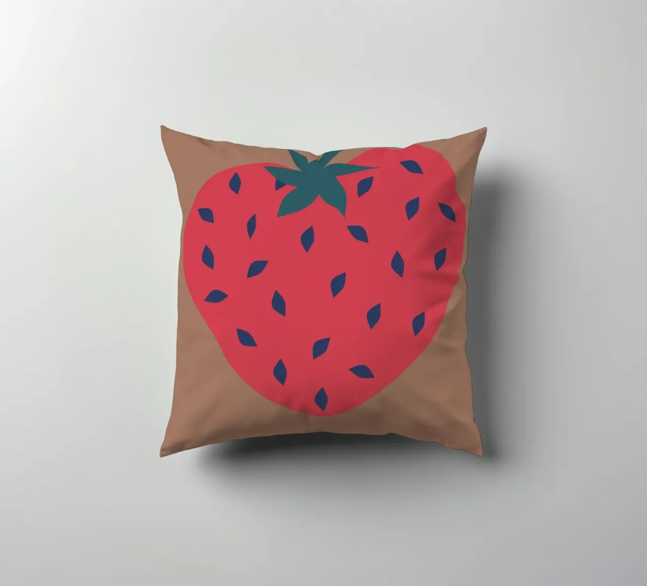 strawberryheart. cuscino da FRICKE DESIGN