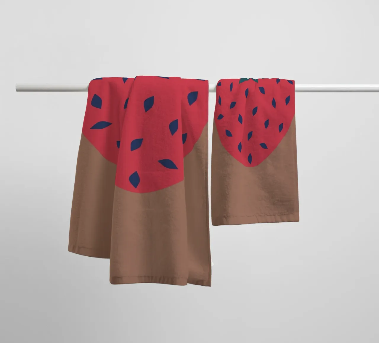 strawberryheart. asciugamano da bagno da FRICKE DESIGN