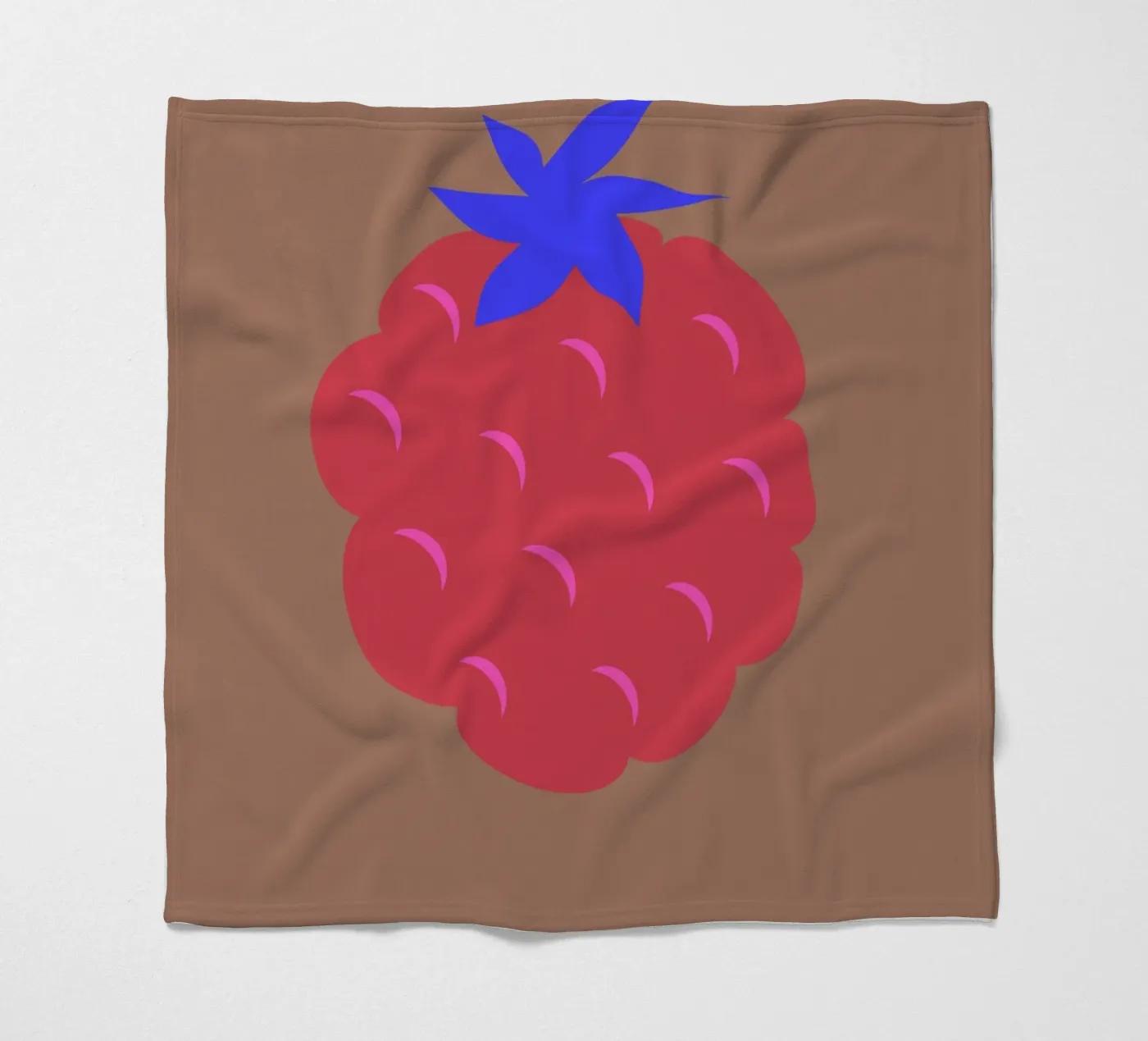 raspberry fleecedeken van FRICKE DESIGN