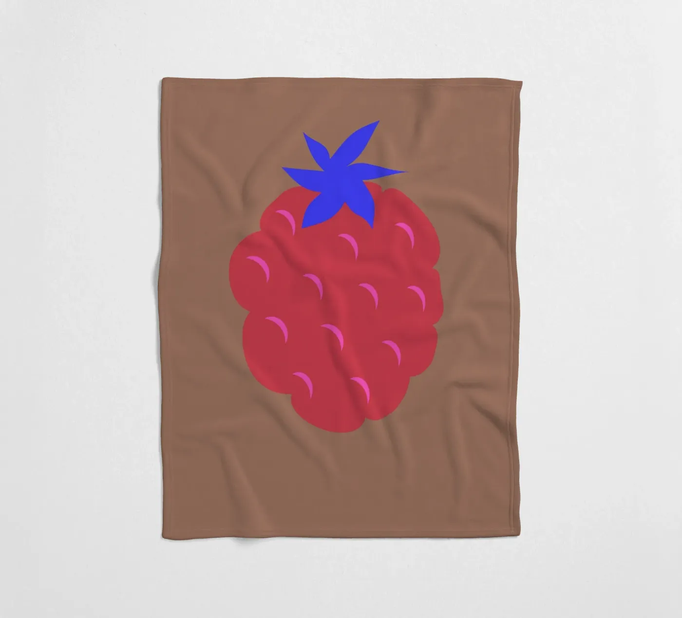 raspberry fleecedeken van FRICKE DESIGN