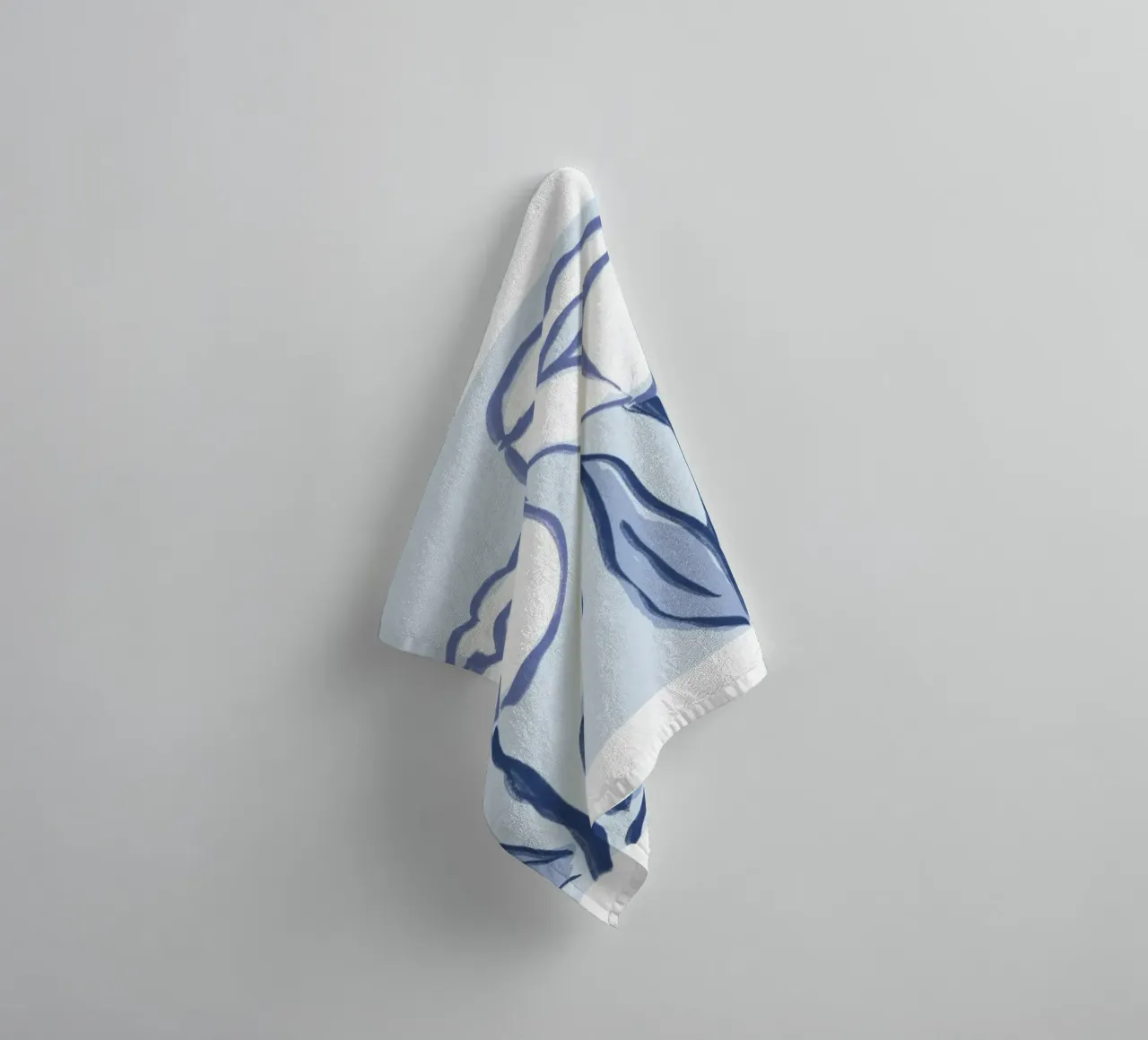 Tulipano botanico blu e bianco asciugamano da bagno da Melloi Art Print