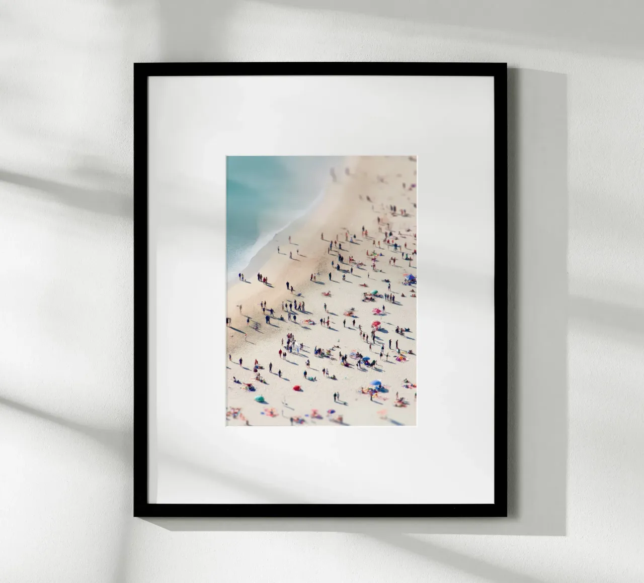 Beach Daydream – Abstract Aerial Photography poster con telaio in alluminio da Nadjaa