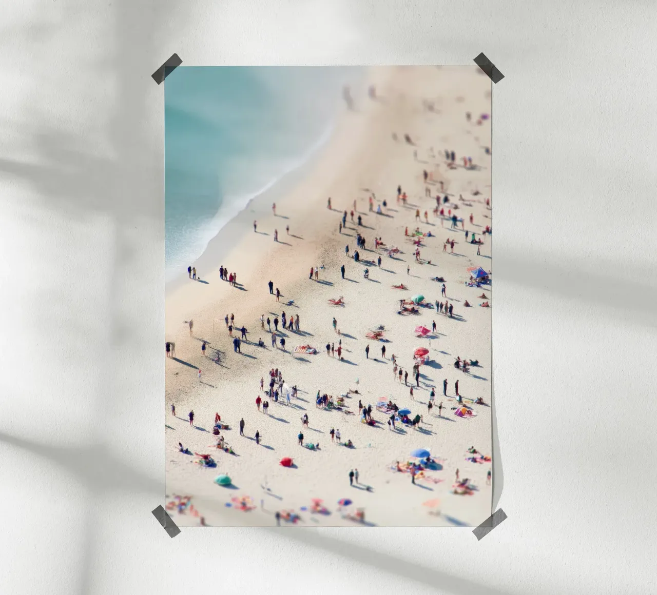 Beach Daydream – Abstract Aerial Photography poster con telaio in alluminio da Nadjaa