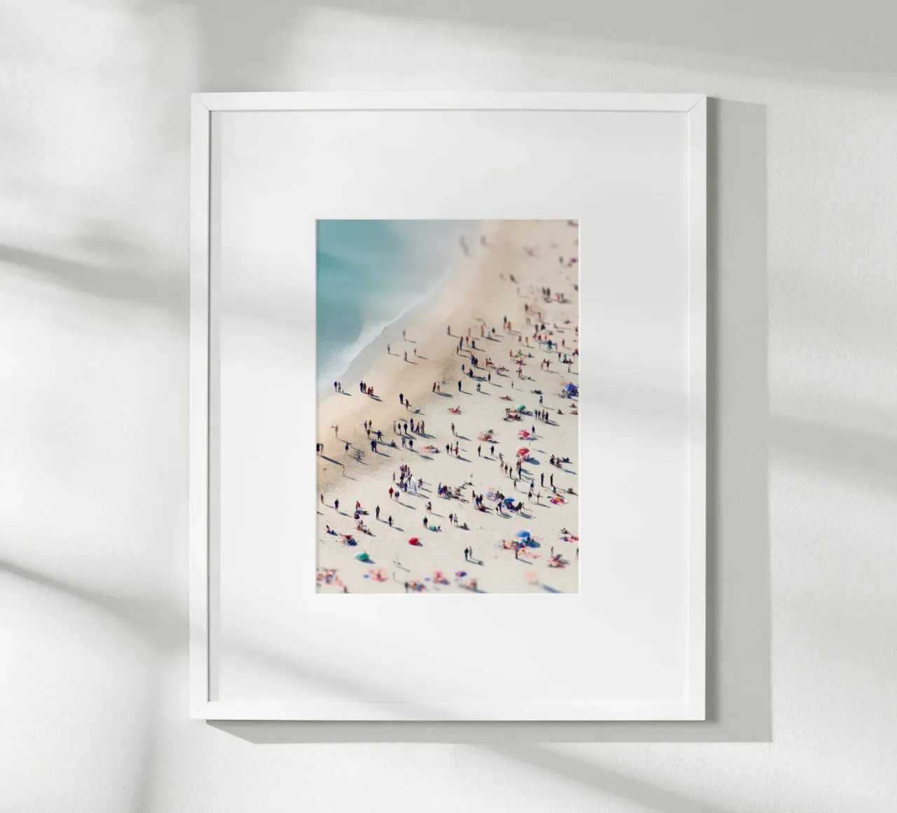 Beach Daydream – Abstract Aerial Photography poster con telaio in alluminio da Nadjaa