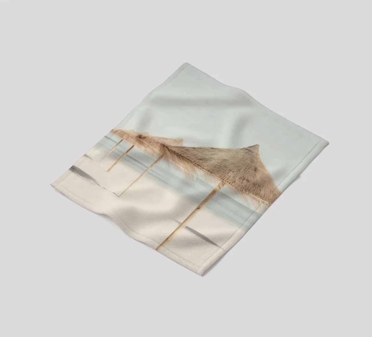 Coastal Calm – Minimalist Beach Photography coperta in pile da Vela Luna