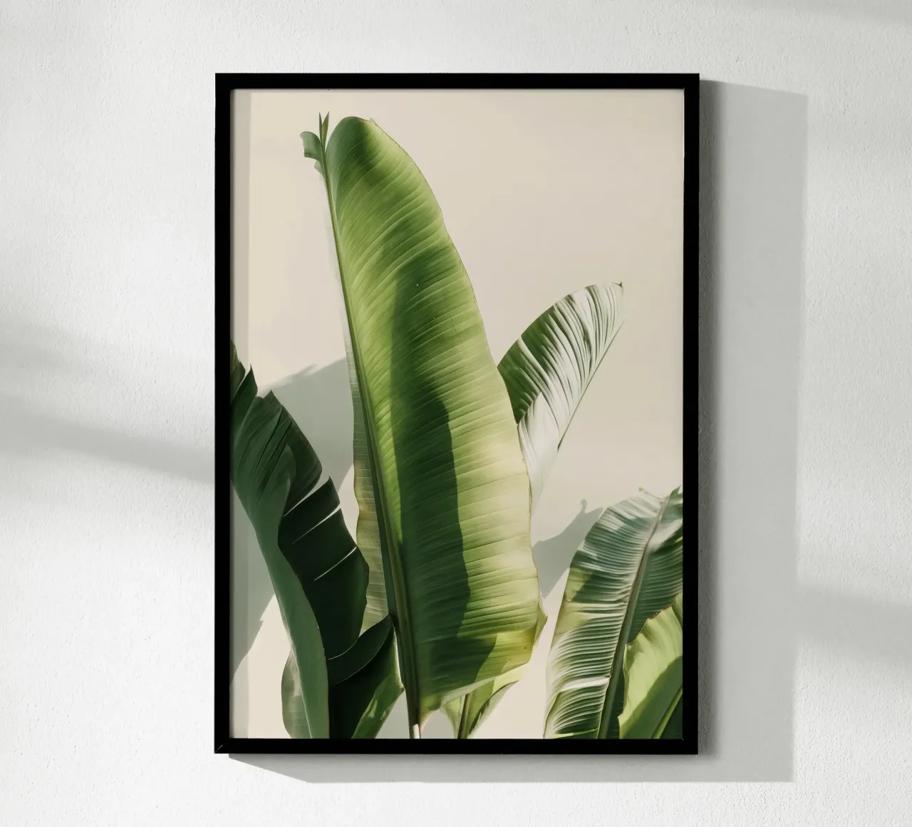 Tropical Light – Banana Leaf Minimalism poster con telaio in legno da Vela Luna