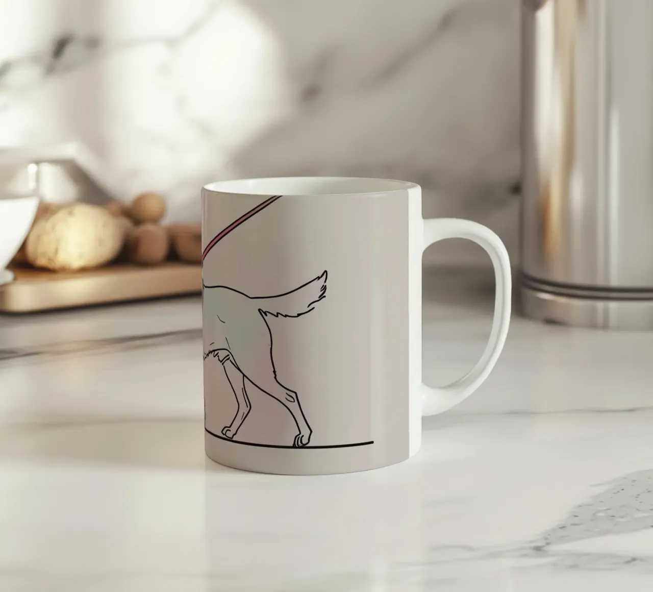 Il Golden Retriever cammina al guinzaglio con il collare tazza in ceramica da DesignDoodle