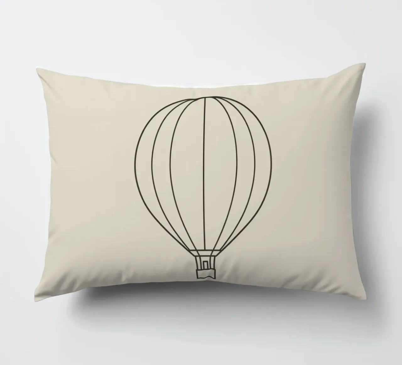 Sagoma nera di una mongolfiera con cesto per i passeggeri cuscino da DesignDoodle