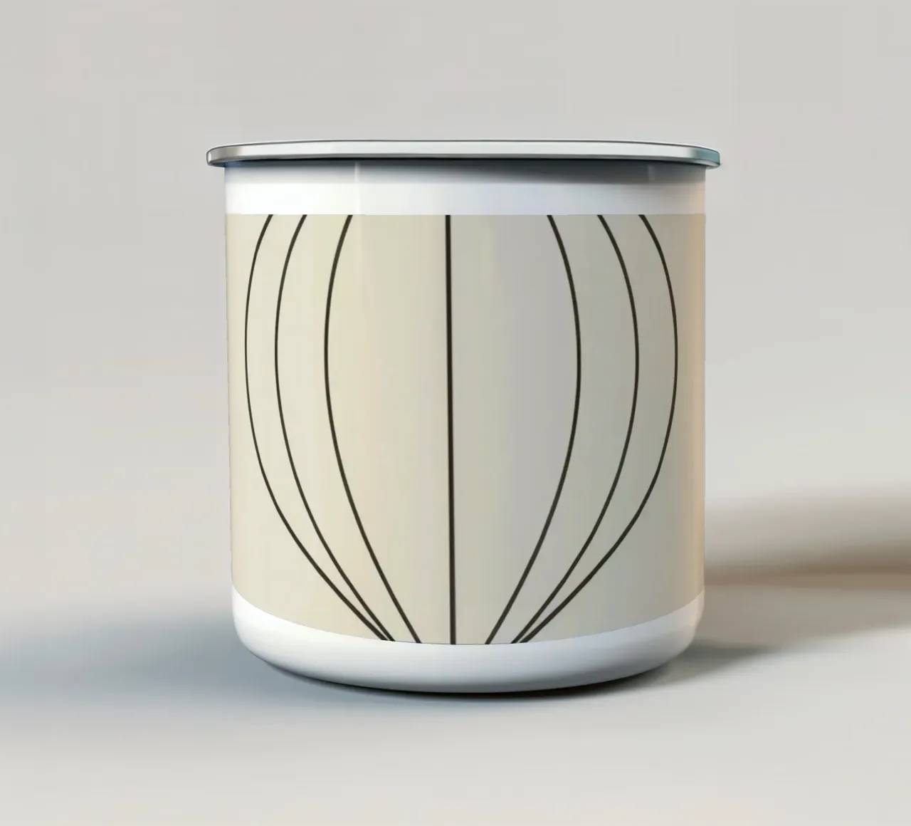 Sagoma nera di una mongolfiera con cesto per i passeggeri tazza in smalto da DesignDoodle