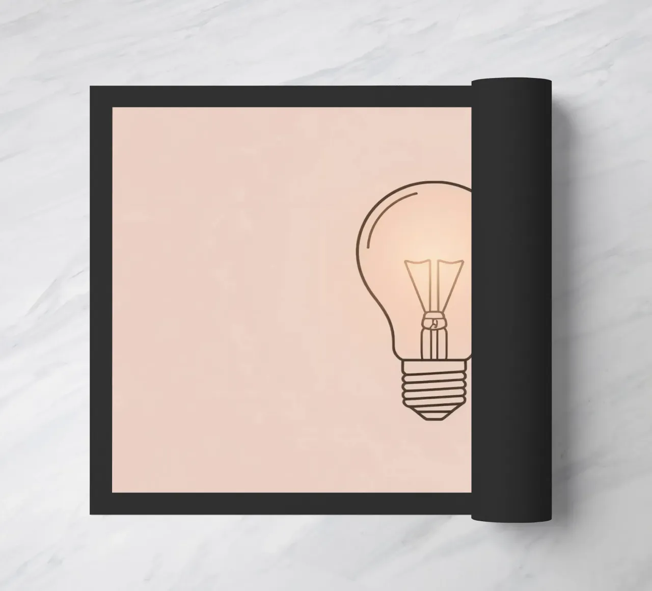 Illustration einer weich glühenden Retro-Glühbirne Fußmatte von DesignDoodle