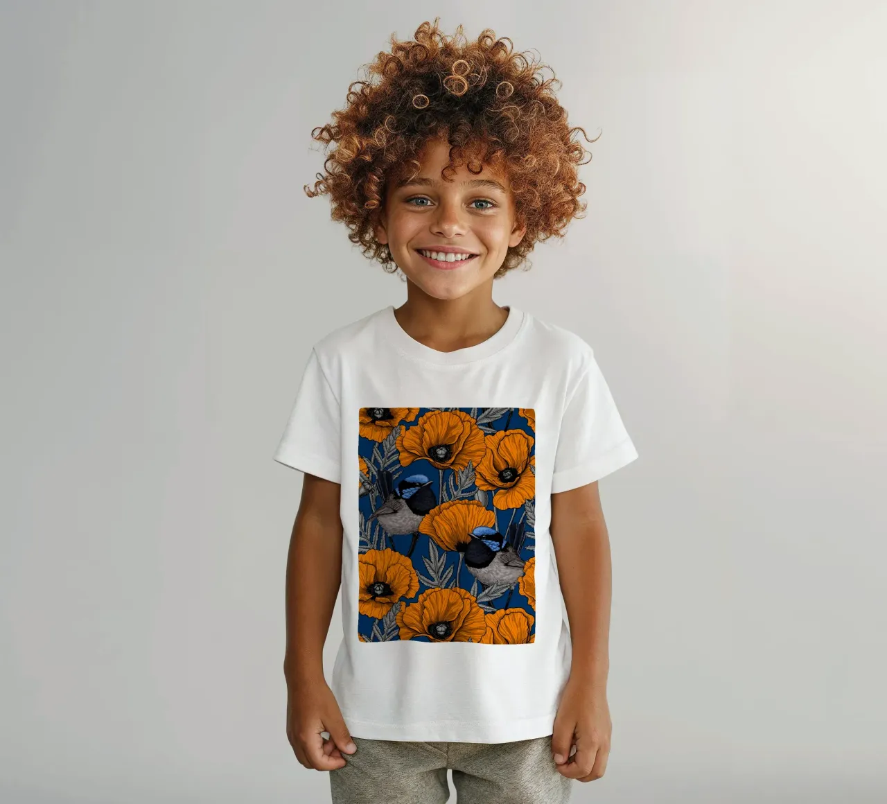 Zaunkönige und orangefarbene Mohnblumen Kinder T-Shirt von Painted Nature