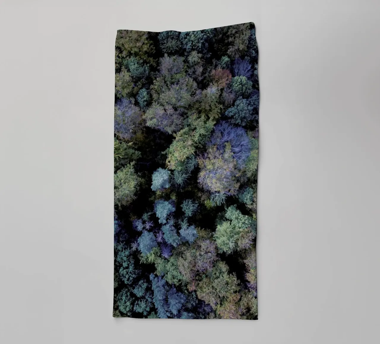 Autumn Forests from Above asciugamano da bagno da Studio Nahili