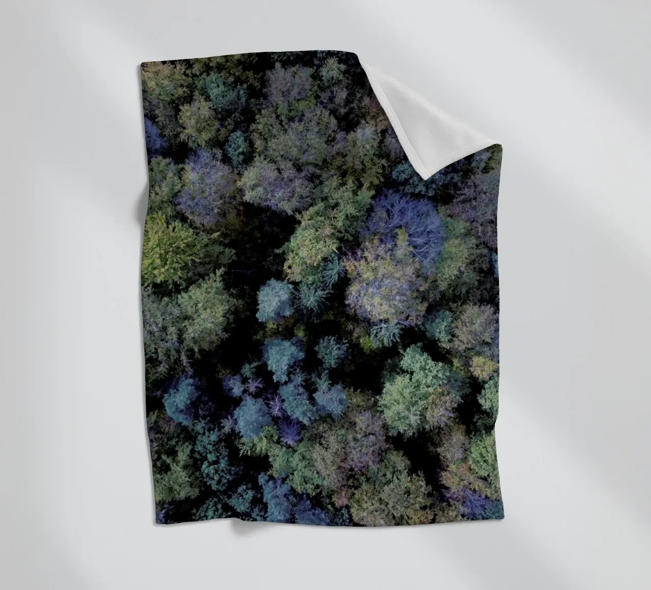 Autumn Forests from Above coperta in pile da Studio Nahili