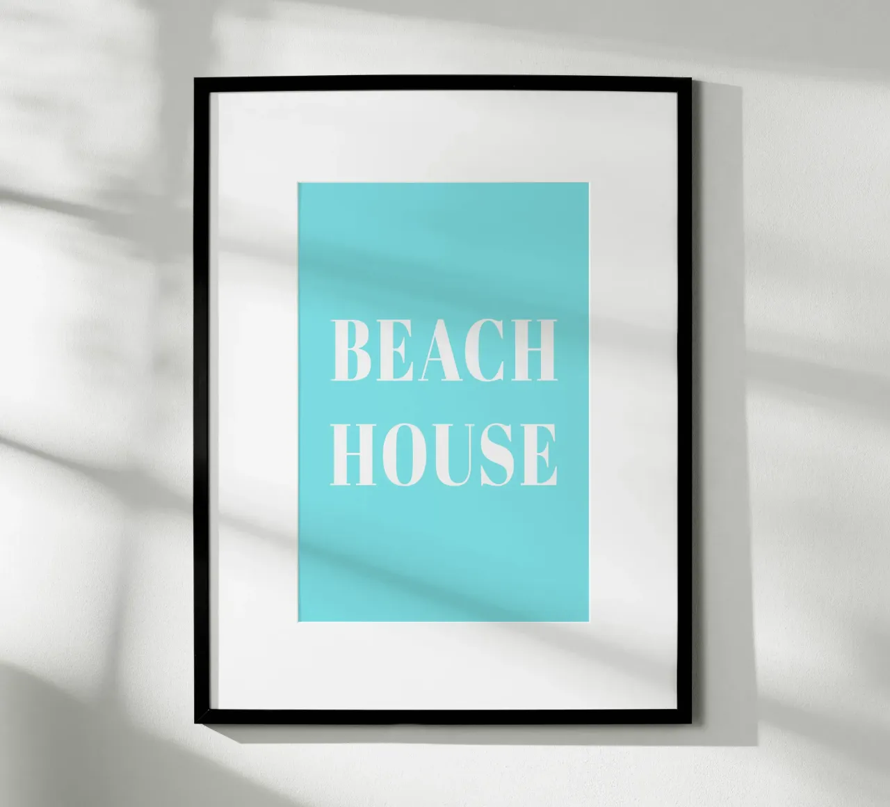 Beach House turqoise poster con telaio in legno da karenmenzenbach