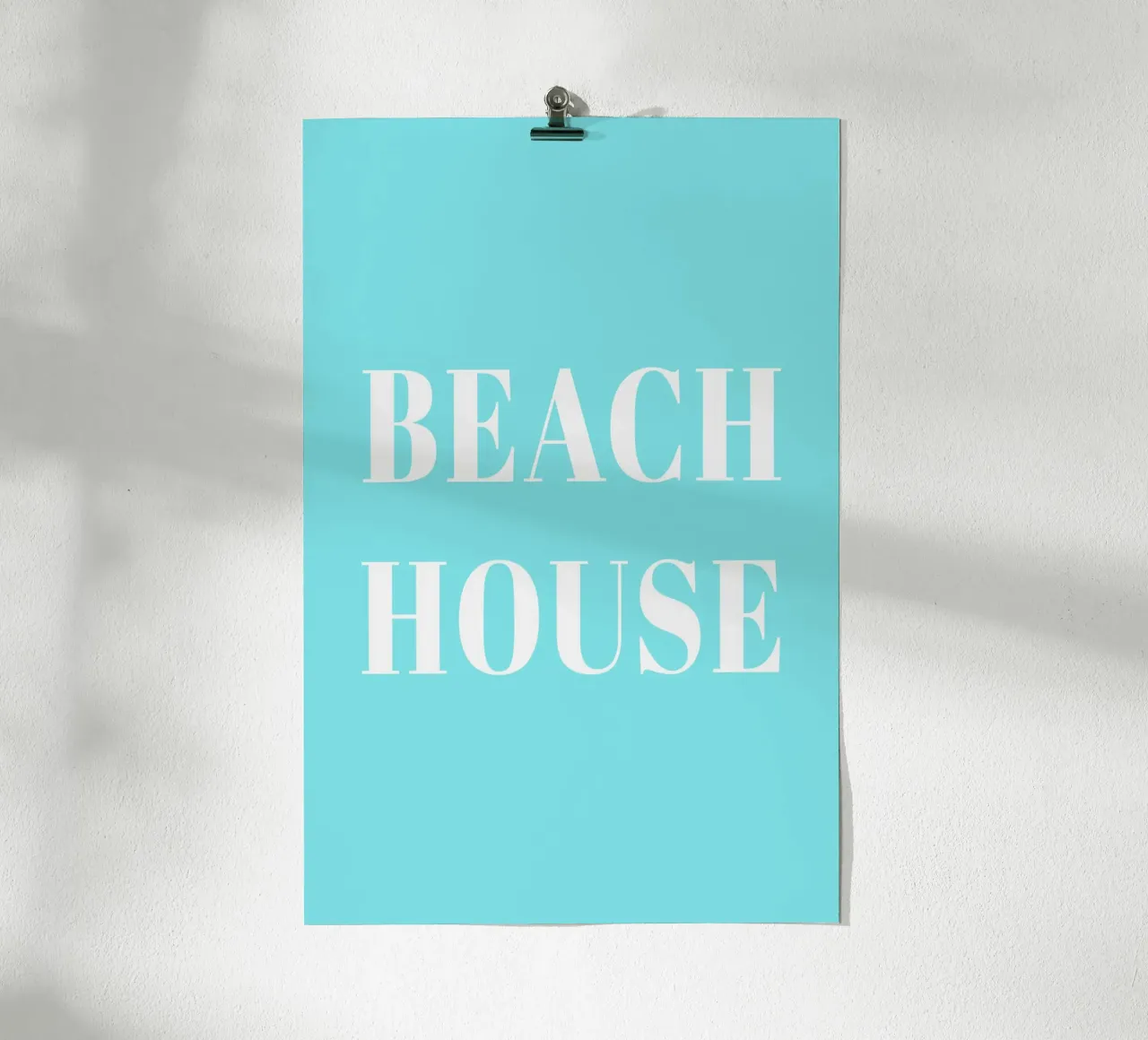 Beach House turqoise poster con telaio in legno da karenmenzenbach