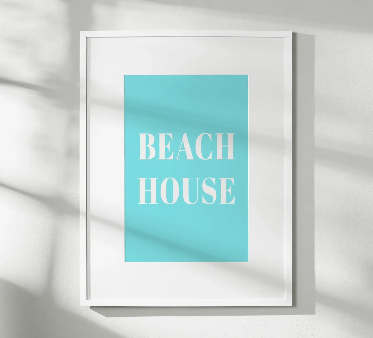 Beach House turqoise poster con telaio in legno da karenmenzenbach