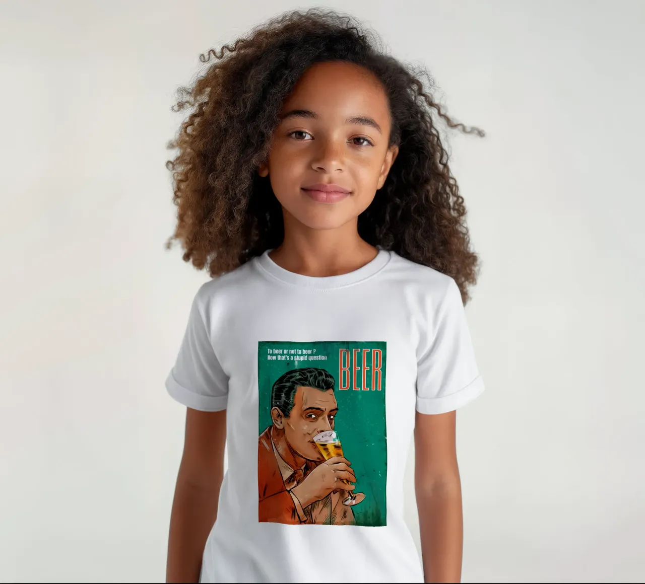 Un uomo rappresenta un ritratto di birra t-shirt bambini da Jodie Art