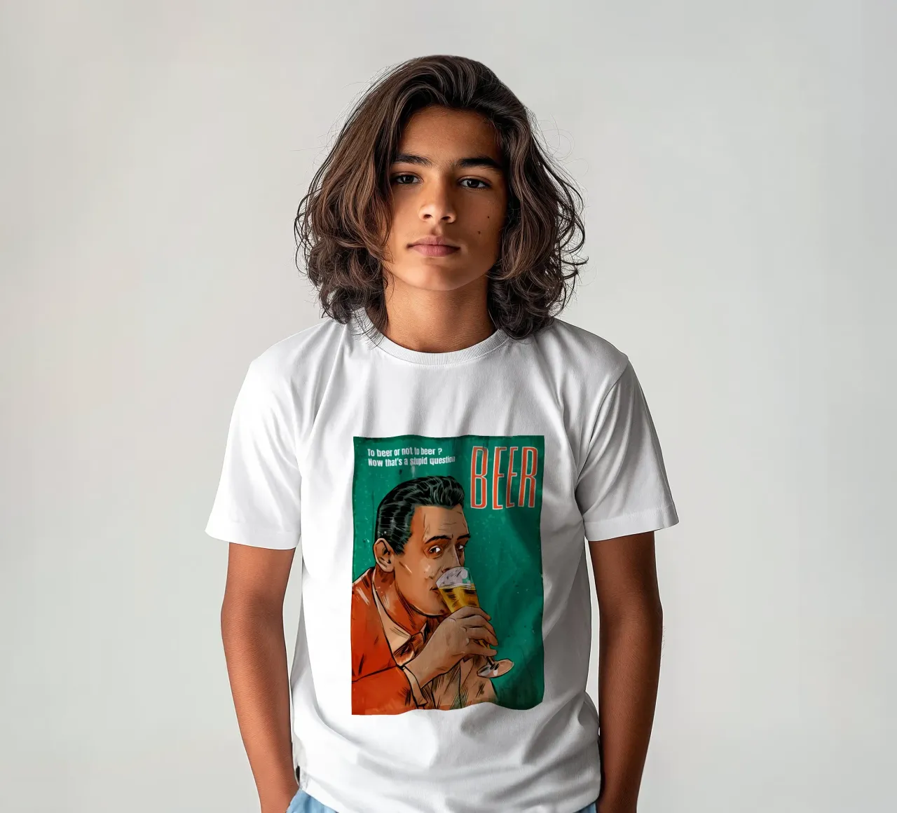 Un uomo rappresenta un ritratto di birra t-shirt bambini da Jodie Art