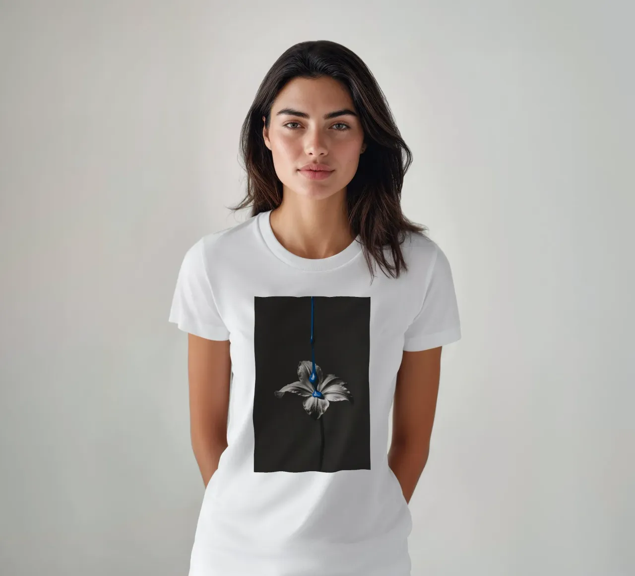 Blue Bloom t-shirt van BLICKPUNKT