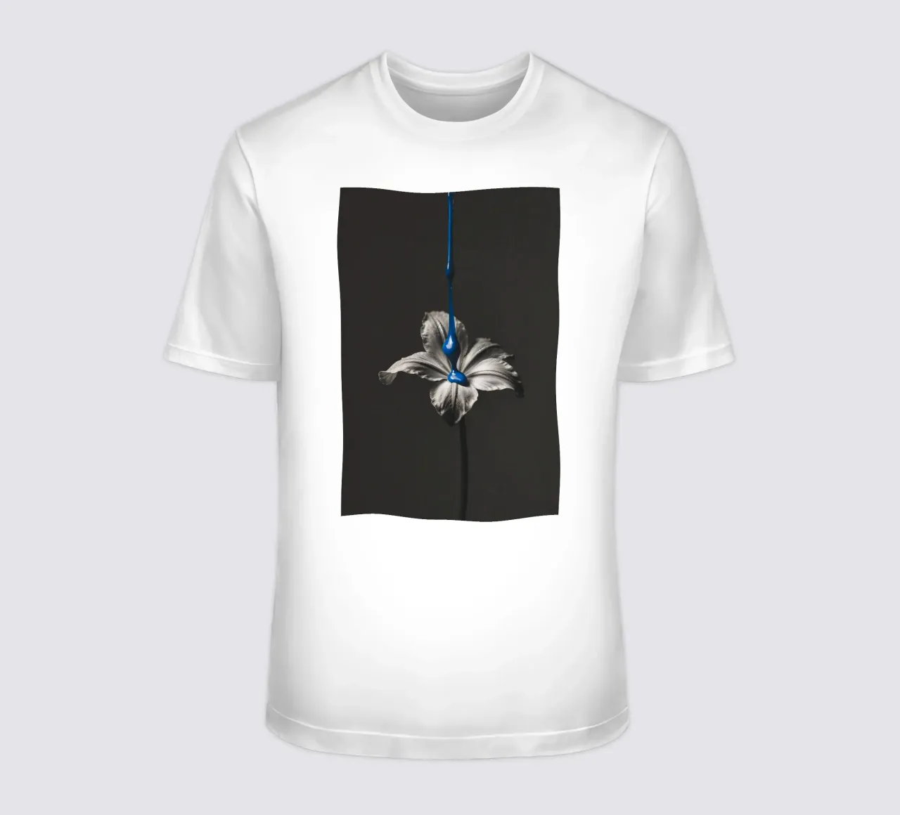 Blue Bloom t-shirt van BLICKPUNKT