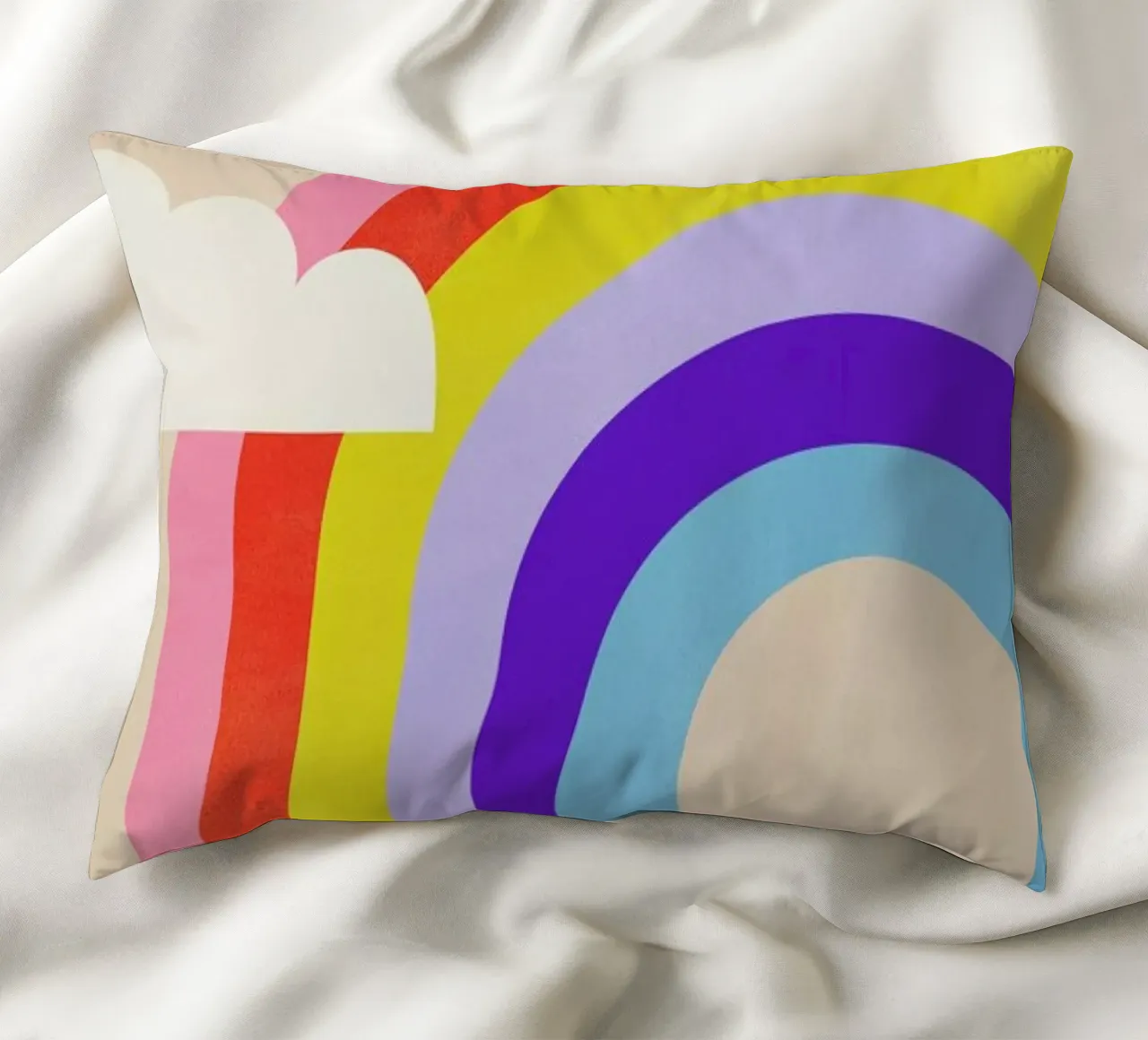 Rainbow and Clouds cojín de Little Flourishes
