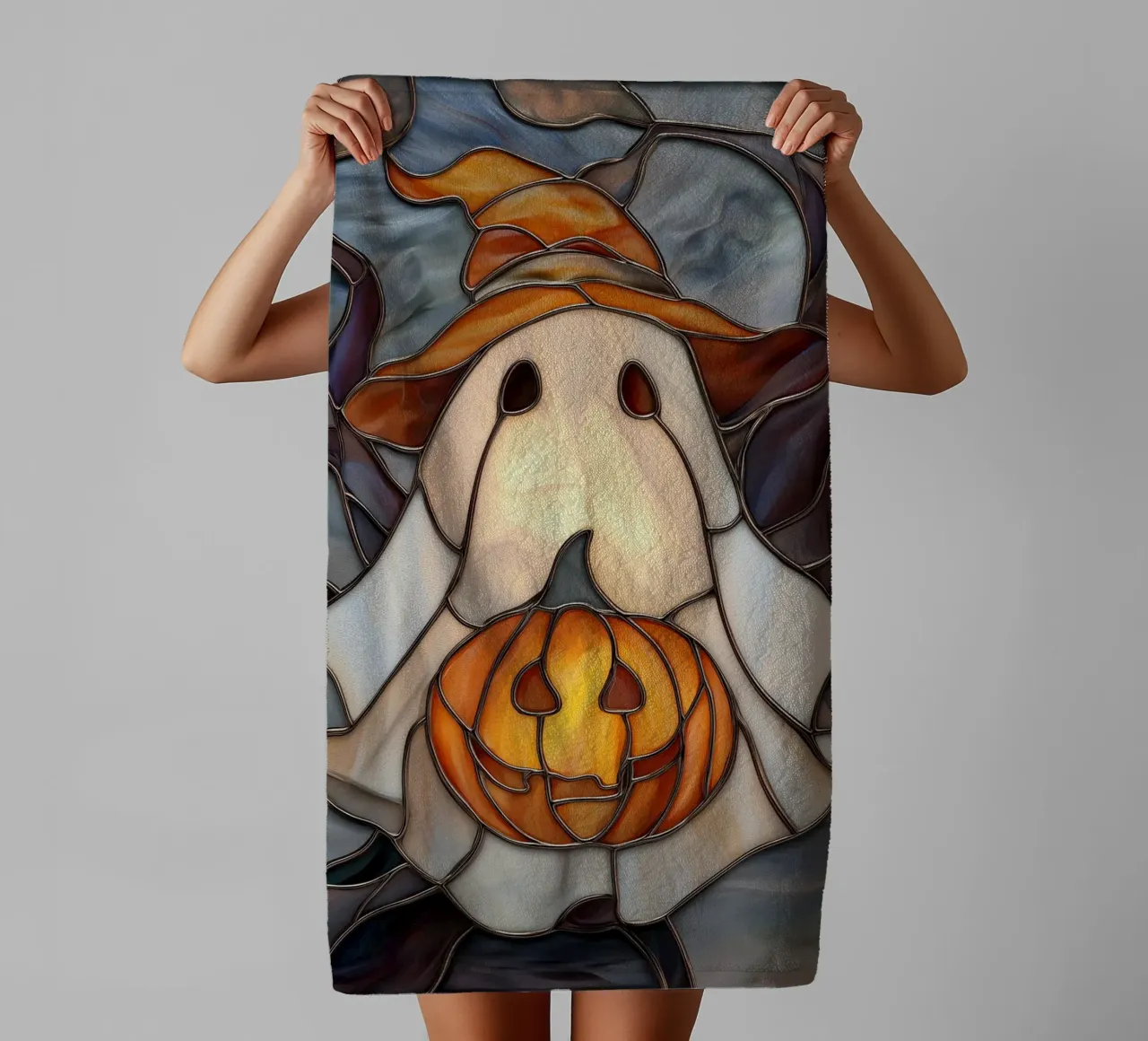 Fantasma di Halloween con lanterna di zucca asciugamano da bagno da Fleur de Lys