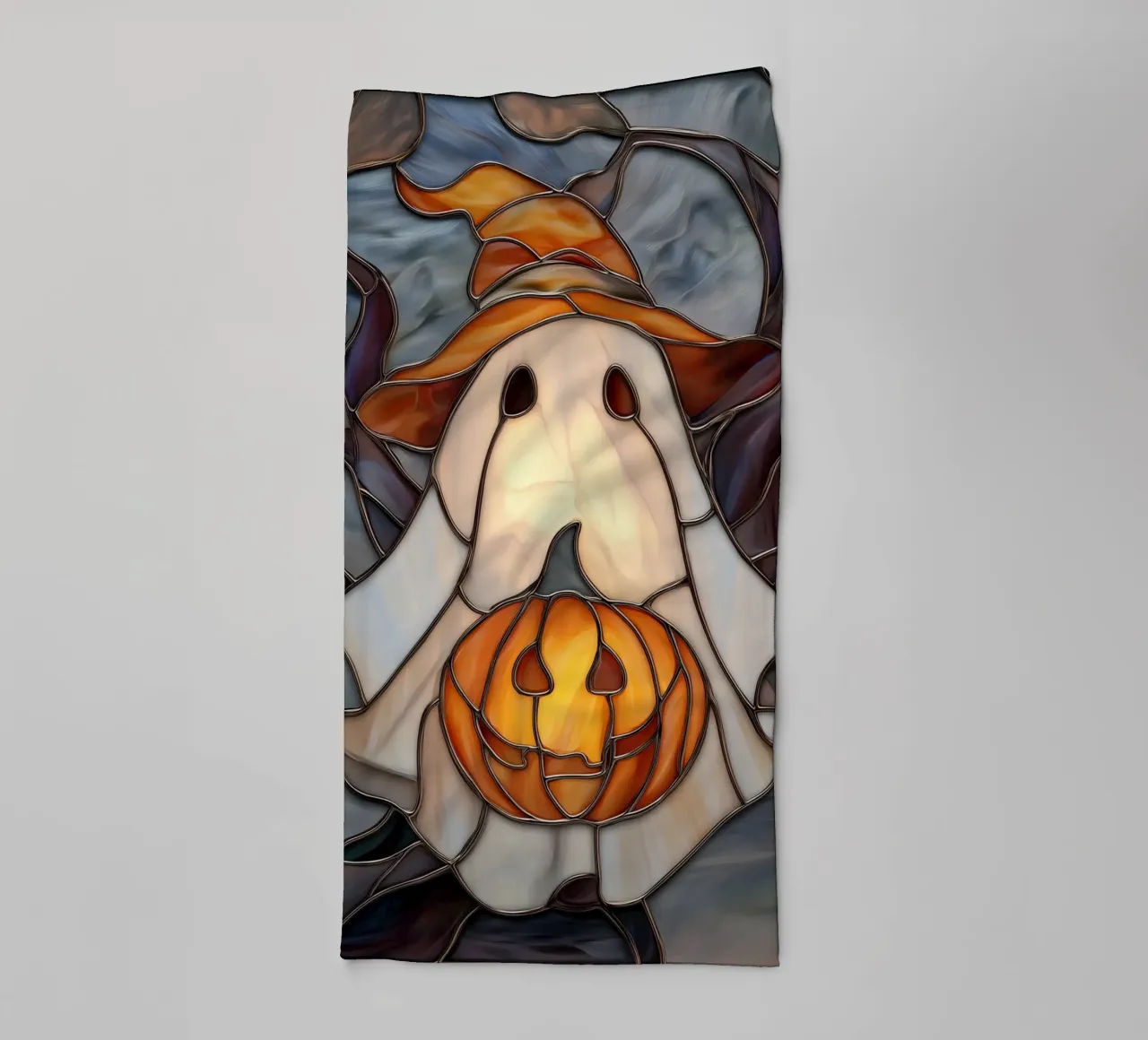 Fantasma di Halloween con lanterna di zucca asciugamano da bagno da Fleur de Lys