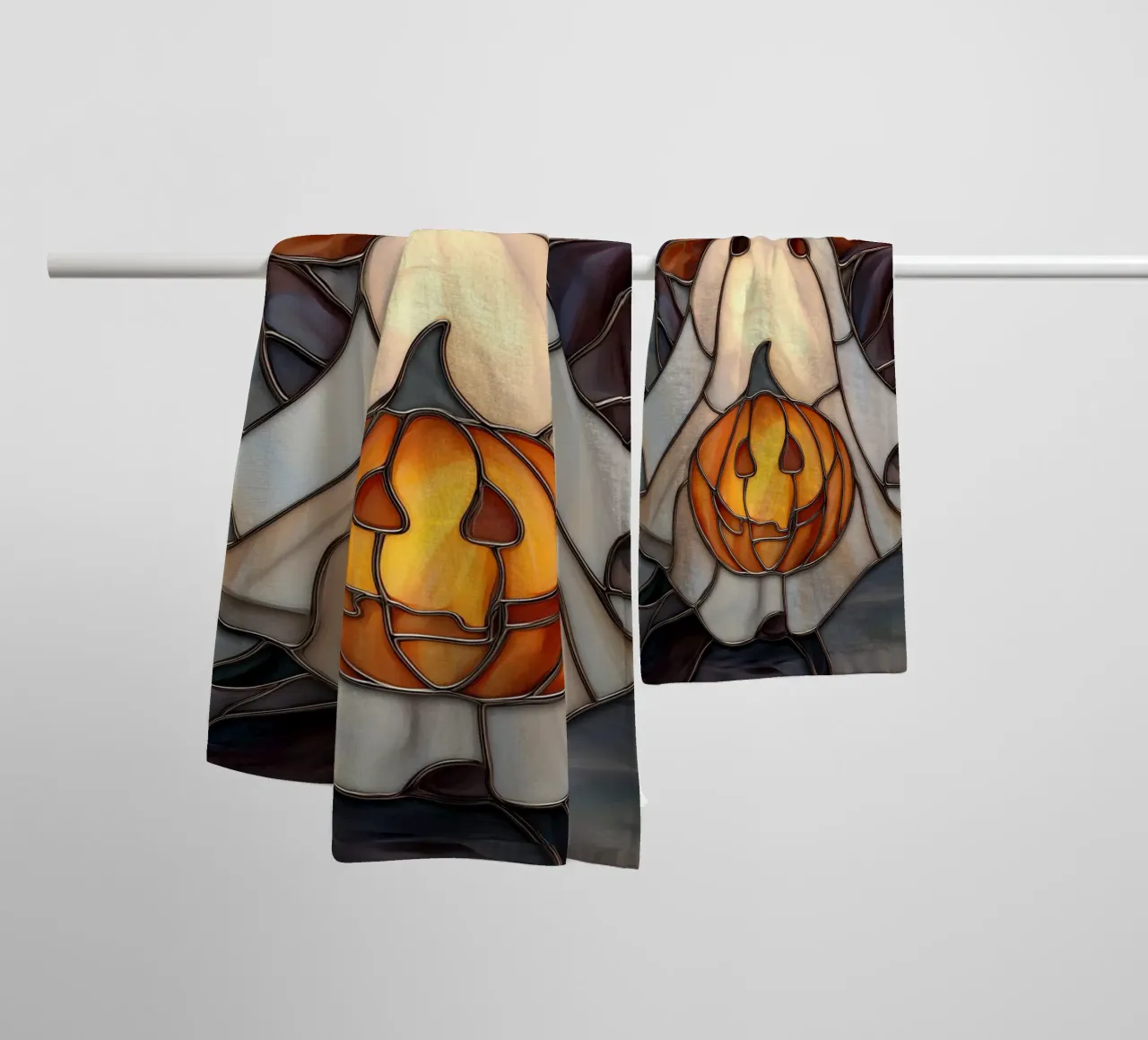 Fantasma di Halloween con lanterna di zucca asciugamano da bagno da Fleur de Lys