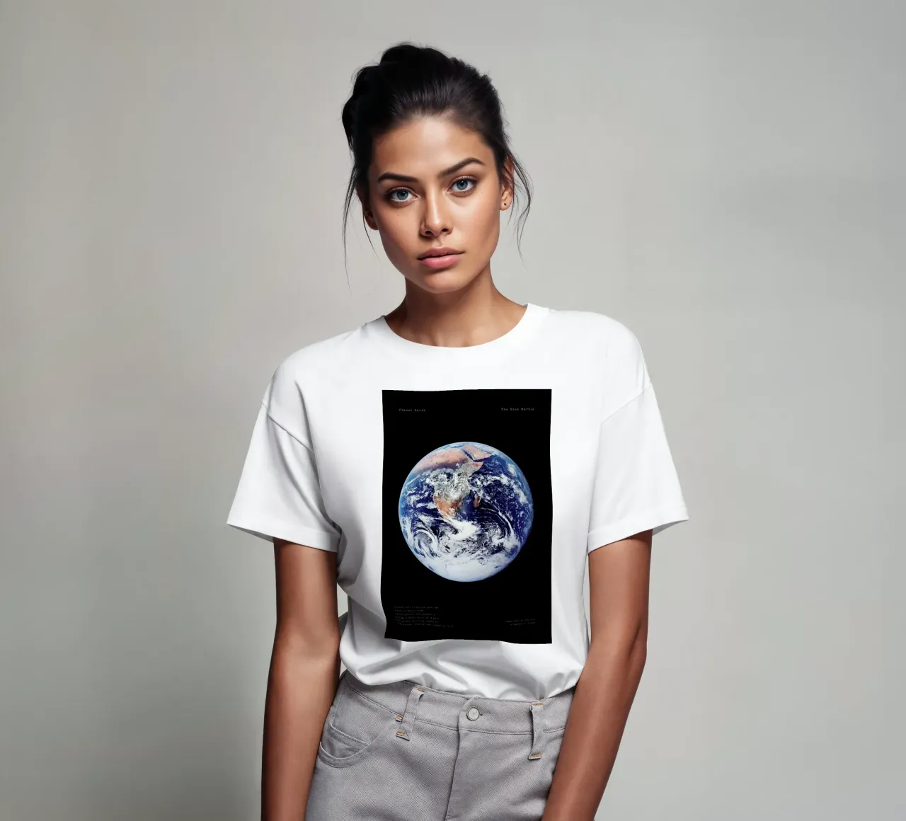 View of Earth from Apollo 17 t-shirt da Vintage by JUNIQE