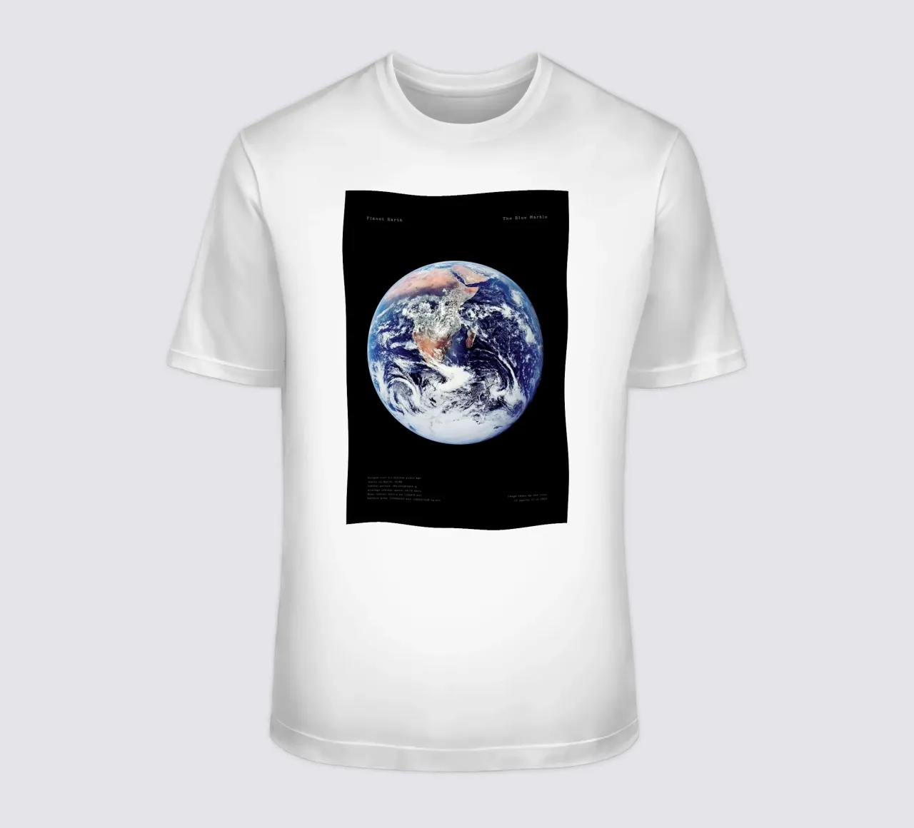 View of Earth from Apollo 17 t-shirt da Vintage by JUNIQE