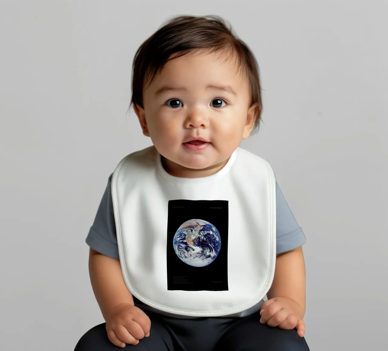 View of Earth from Apollo 17 baby slabbetje van Vintage by JUNIQE