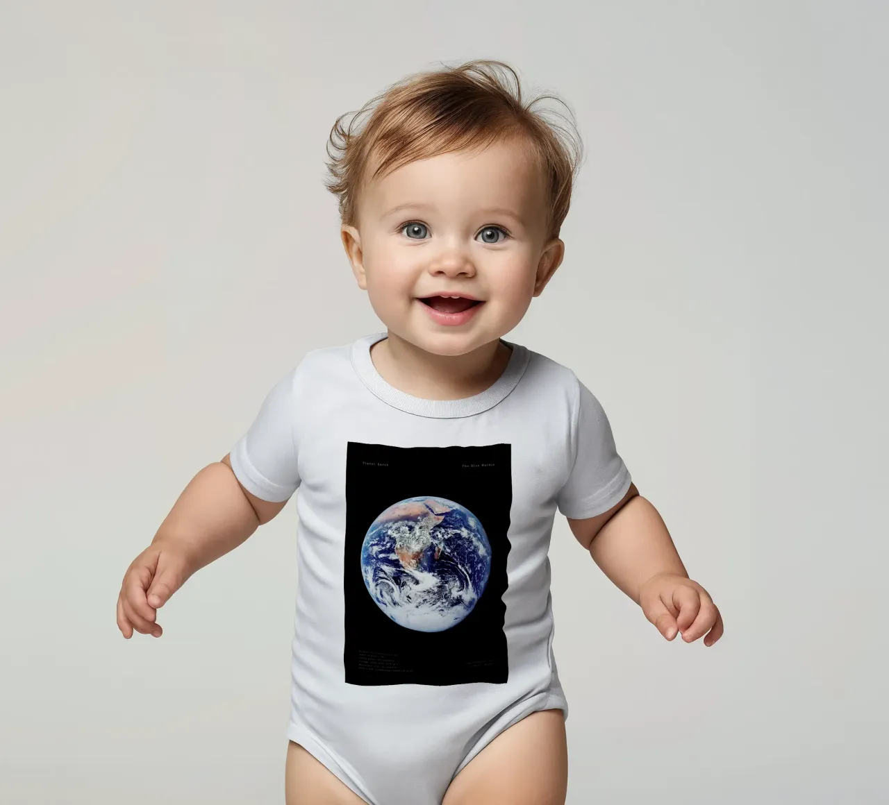 View of Earth from Apollo 17 body neonato maniche corte da Vintage by JUNIQE