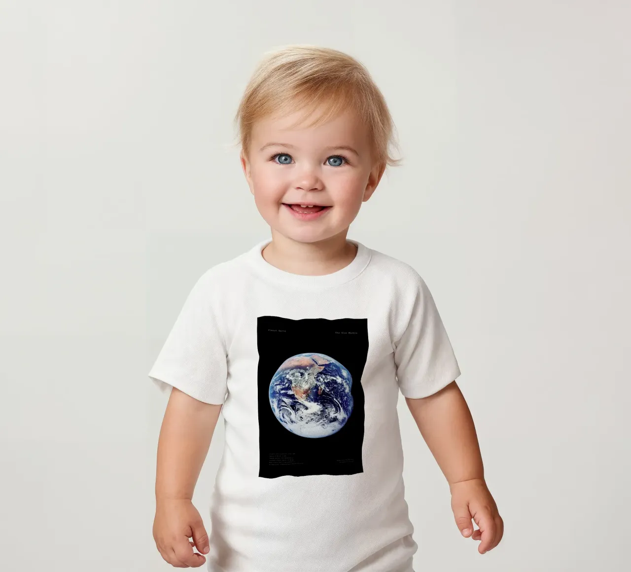 View of Earth from Apollo 17 camiseta de bebé de Vintage by JUNIQE