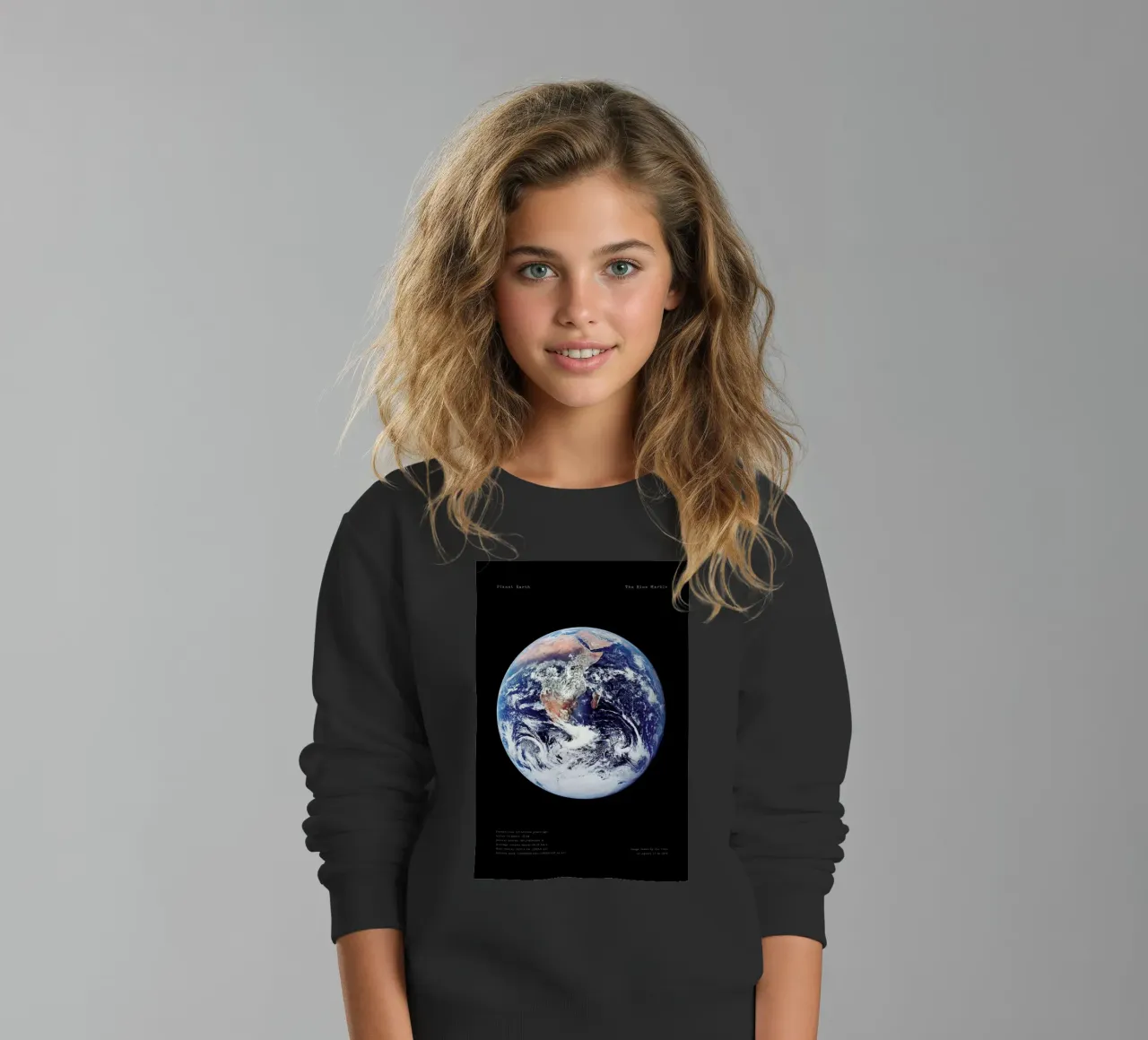 View of Earth from Apollo 17 felpa bambino da Vintage by JUNIQE