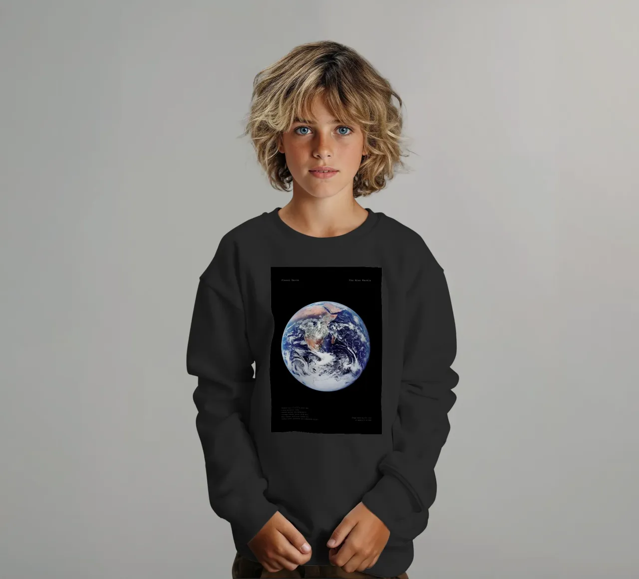 View of Earth from Apollo 17 felpa bambino da Vintage by JUNIQE