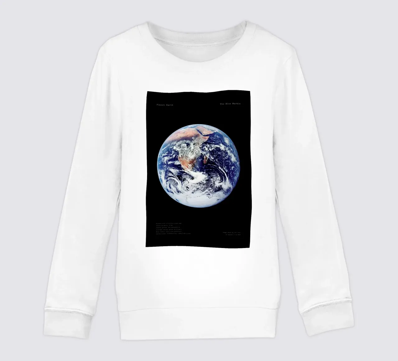 View of Earth from Apollo 17 sudadera para niño de Vintage by JUNIQE