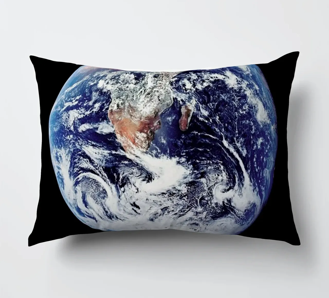 View of Earth from Apollo 17 kussen van Vintage by JUNIQE